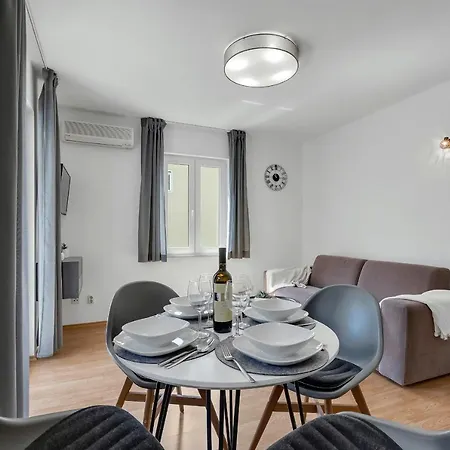 Near The Luxury Matteo Apartman